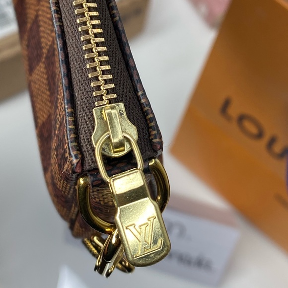Louis Vuitton Mini Pochette Damier Ebene - Picture 6 of 7